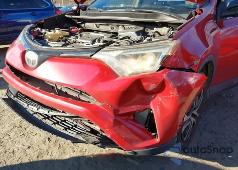 2017 Toyota Rav4 Le z USA, uszkodzony, nr VIN JTMZFREV9HJ120142